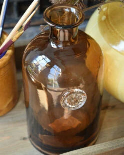 Apothekers Fles Van Bruin Glas Met Sierlijk Embleem, IB Laursen