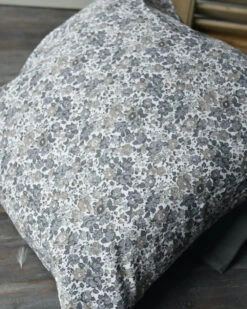 Gebloemde Kussenhoes Met Grijze En Taupe Bloemen, IB Laursen 14 Gebloemde Kussenhoes Met Grijze En Taupe Bloemen, IB Laursen -Ib Laursen gebloemde kussenhoes wit met grijze en taupe bloemen ib laursen 4