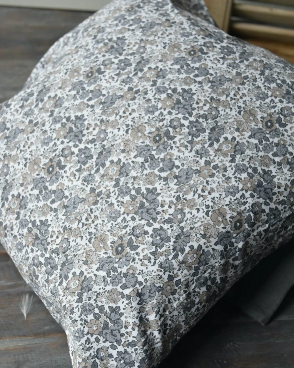 Gebloemde Kussenhoes Met Grijze En Taupe Bloemen, IB Laursen 7 Gebloemde Kussenhoes Met Grijze En Taupe Bloemen, IB Laursen - Afbeelding 5