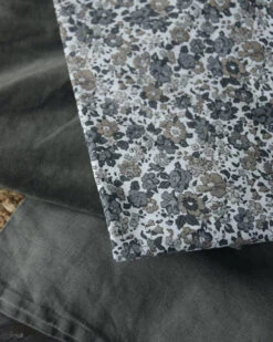 Gebloemde Kussenhoes Met Grijze En Taupe Bloemen, IB Laursen 17 Gebloemde Kussenhoes Met Grijze En Taupe Bloemen, IB Laursen -Ib Laursen gebloemde kussenhoes wit met grijze en taupe bloemen ib laursen 7