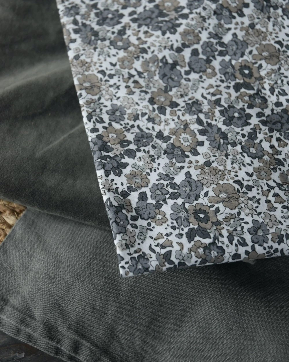 Gebloemde Kussenhoes Met Grijze En Taupe Bloemen, IB Laursen 10 Gebloemde Kussenhoes Met Grijze En Taupe Bloemen, IB Laursen - Afbeelding 8