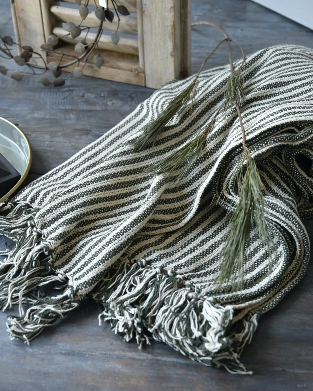 Geweven Sprei Olijfgroen Gebroken Wit Gestreept Met Kwastjes, IB Laursen 7 Geweven Sprei Olijfgroen Gebroken Wit Gestreept Met Kwastjes, IB Laursen - Afbeelding 5