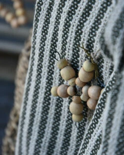 Geweven Sprei Olijfgroen Gebroken Wit Gestreept Met Kwastjes, IB Laursen 15 Geweven Sprei Olijfgroen Gebroken Wit Gestreept Met Kwastjes, IB Laursen -Ib Laursen geweven sprei olijfgroen gebroken wit gestreept met kwastjes ib laursen 5