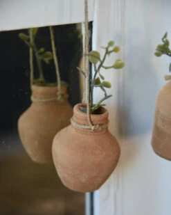 Handgemaakte Aardewerk Flesjes Met Ophang Touw Set Van 3, IB Laursen 14 Handgemaakte Aardewerk Flesjes Met Ophang Touw Set Van 3, IB Laursen -Ib Laursen handgemaakte aardewerk flesjes met ophang touw set van 3 ib laursen 4