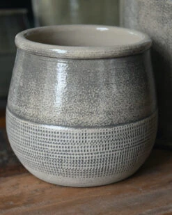 Klei Grijze Pot Iets Bol Met Gewerkte Onderrand, IB Laursen 12 Klei Grijze Pot Iets Bol Met Gewerkte Onderrand, IB Laursen -Ib Laursen klei grijze pot iets bol met gewerkte onderrand ib laursen 2