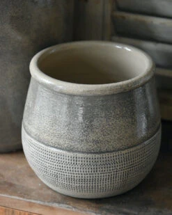 Klei Grijze Pot Iets Bol Met Gewerkte Onderrand, IB Laursen 15 Klei Grijze Pot Iets Bol Met Gewerkte Onderrand, IB Laursen -Ib Laursen klei grijze pot iets bol met gewerkte onderrand ib laursen 5