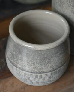 Klei Grijze Pot Iets Bol Met Gewerkte Onderrand, IB Laursen 17 Klei Grijze Pot Iets Bol Met Gewerkte Onderrand, IB Laursen -Ib Laursen klei grijze pot iets bol met gewerkte onderrand ib laursen 7
