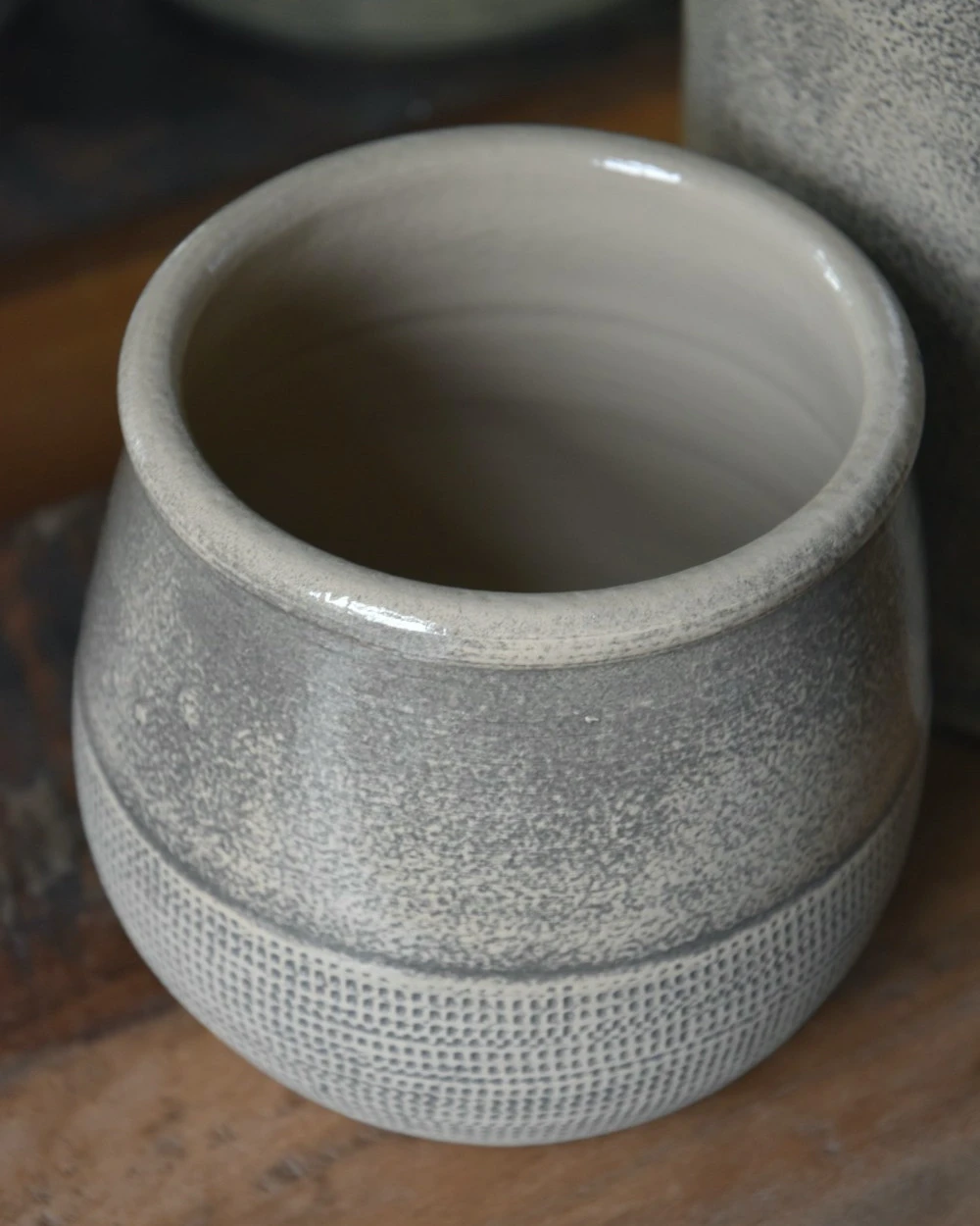 Klei Grijze Pot Iets Bol Met Gewerkte Onderrand, IB Laursen 10 Klei Grijze Pot Iets Bol Met Gewerkte Onderrand, IB Laursen - Afbeelding 8
