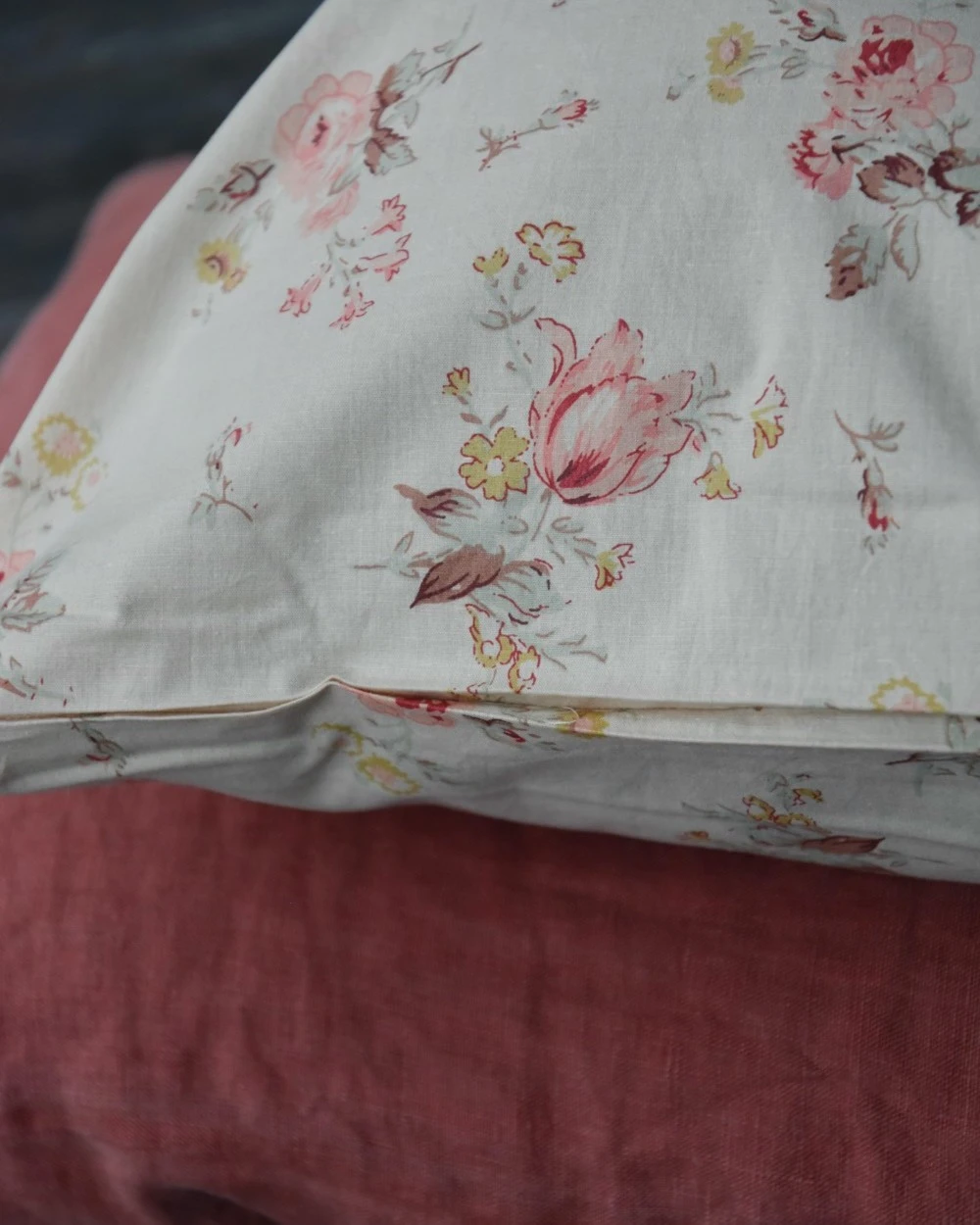 Kussenhoes Beige Met Coral/sand Rozen Vierkant, IB Laursen 4 Kussenhoes Beige Met Coral/sand Rozen Vierkant, IB Laursen - Afbeelding 2