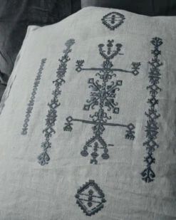 Kussen Hoes Linnenlook Met Grijs Borduursel, IB Laursen