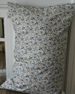 Kussenhoes Rechthoekig Gebloemd Met Zacht Geel, Blauw En Kleikleur, IB Laursen -Ib Laursen kussenhoes rechthoekig gebloemd met zacht geel blauw en kleikleur ib laursen 2