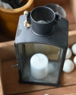 Lantaarn Metaal Zwart En Glas Met Hengsel, IB Laursen -Ib Laursen lantaarn metaal zwart en glas met hengsel ib laursen 2