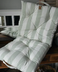 Matras Kussen Breed Gestreept In Gebroken Wit En Zacht Groen, IB Laursen 11 Matras Kussen Breed Gestreept In Gebroken Wit En Zacht Groen, IB Laursen -Ib Laursen matras kussen breed gestreept in gebroken wit en zacht groen ib laursen 2