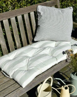 Matras Kussen Breed Gestreept In Gebroken Wit En Zacht Groen, IB Laursen