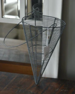 Metalen Draadmand Horizontaal In Punt Met Hengsel Zink Grijs, IB Laursen -Ib Laursen metalen draadmand horizontaal in punt met hengsel zink grijs ib laursen 2