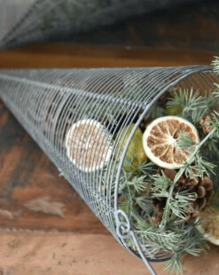 Metalen Draadmand Horizontaal In Punt Met Hengsel Zink Grijs, IB Laursen -Ib Laursen metalen draadmand horizontaal in punt met hengsel zink grijs ib laursen 3