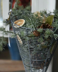 Metalen Draadmand Horizontaal In Punt Met Hengsel Zink Grijs, IB Laursen -Ib Laursen metalen draadmand horizontaal in punt met hengsel zink grijs ib laursen 5