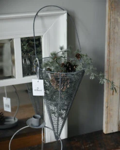 Metalen Draadmand Horizontaal In Punt Met Hengsel Zink Grijs, IB Laursen -Ib Laursen metalen draadmand horizontaal in punt met hengsel zink grijs ib laursen 6