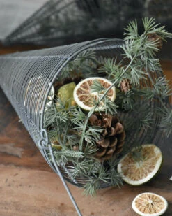 Metalen Draadmand Horizontaal In Punt Met Hengsel Zink Grijs, IB Laursen -Ib Laursen metalen draadmand horizontaal in punt met hengsel zink grijs ib laursen 7