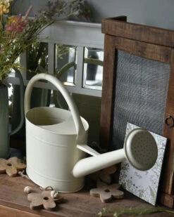 Metalen Gieter In Cream Met Sproeikop 5 Ltr, IB Laursen 12 Metalen Gieter In Cream Met Sproeikop 5 Ltr, IB Laursen -Ib Laursen metalen gieter in cream met sproeikop 5 ltr ib laursen 5