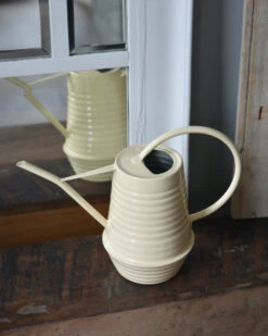 Metalen Gieter In Zacht Geel 0.95 Liter, IB Laursen 12 Metalen Gieter In Zacht Geel 0.95 Liter, IB Laursen -Ib Laursen metalen gieter in zacht geel 095 liter ib laursen 4