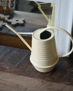 Metalen Gieter In Zacht Geel 0.95 Liter, IB Laursen 13 Metalen Gieter In Zacht Geel 0.95 Liter, IB Laursen -Ib Laursen metalen gieter in zacht geel 095 liter ib laursen 5