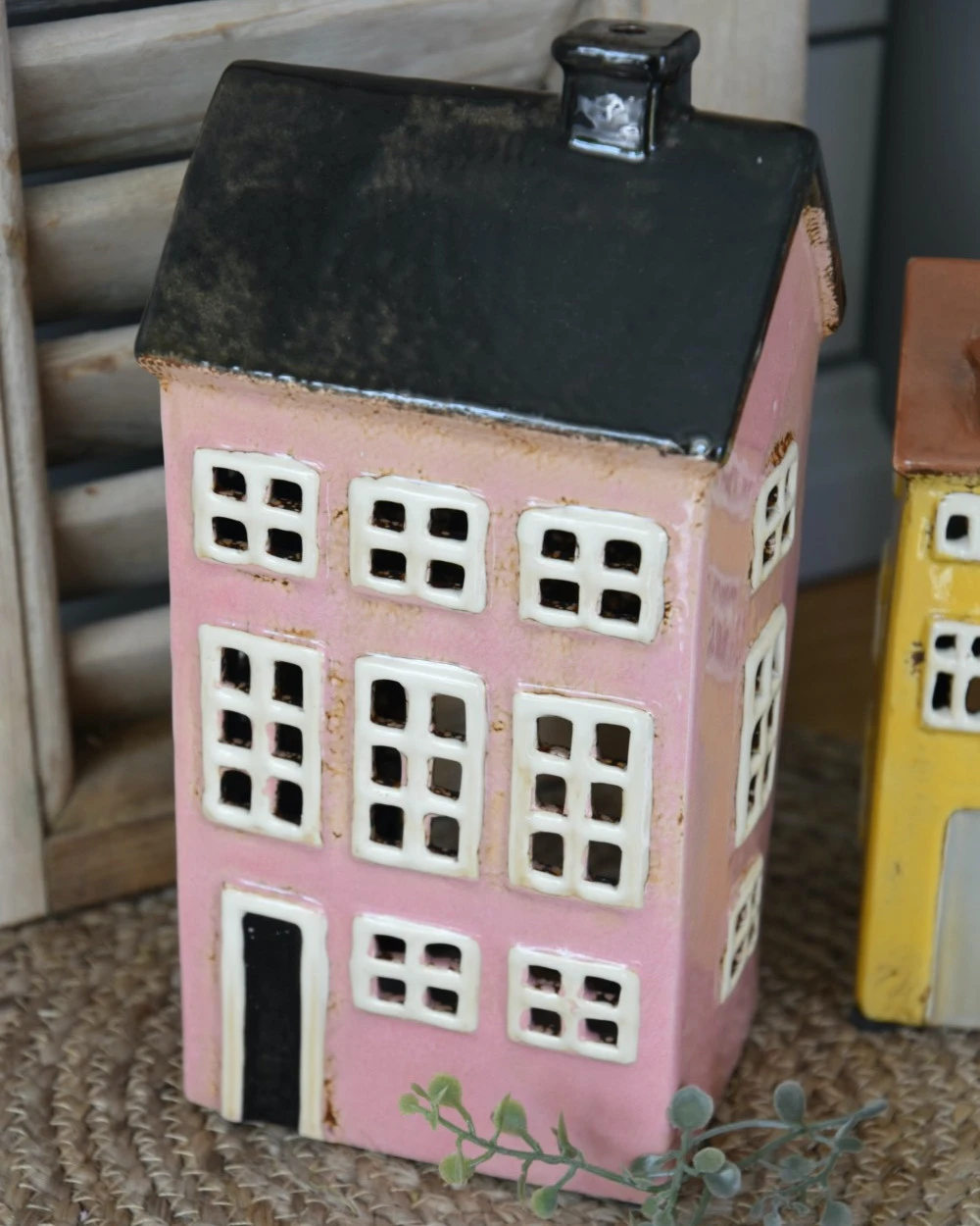 Nyhavn Pakhuis Theelicht Roze Met Zwart Dak En Schoorsteen, IB Laursen 2 Nyhavn Pakhuis Theelicht Roze Met Zwart Dak En Schoorsteen, IB Laursen