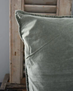 Olijf Groene Velours Kussenhoes, IB Laursen 10 Olijf Groene Velours Kussenhoes, IB Laursen -Ib Laursen olijf groene velours kussenhoes ib laursen 1