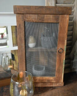 Oud Houten 'kaas' Kastje Met Gaas Deur Unique, IB Laursen -Ib Laursen oud houten kaas kastje met gaas deur unique ib laursen 2