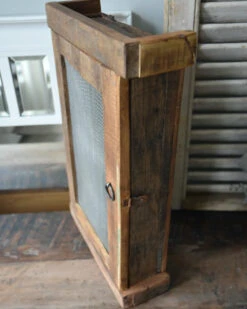 Oud Houten 'kaas' Kastje Met Gaas Deur Unique, IB Laursen -Ib Laursen oud houten kaas kastje met gaas deur unique ib laursen 5