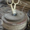 Oud Houten Spoel Met Touw En Schaartje, IB Laursen 1 Oud Houten Spoel Met Touw En Schaartje, IB Laursen -Ib Laursen oud houten spoel met touw en schaartje ib laursen