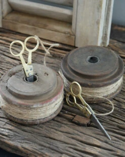 Oud Houten Spoel Met Touw En Schaartje, IB Laursen -Ib Laursen oud houten spoel met touw en schaartje ib laursen 4