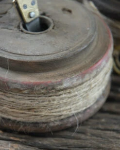 Oud Houten Spoel Met Touw En Schaartje, IB Laursen -Ib Laursen oud houten spoel met touw en schaartje ib laursen 5