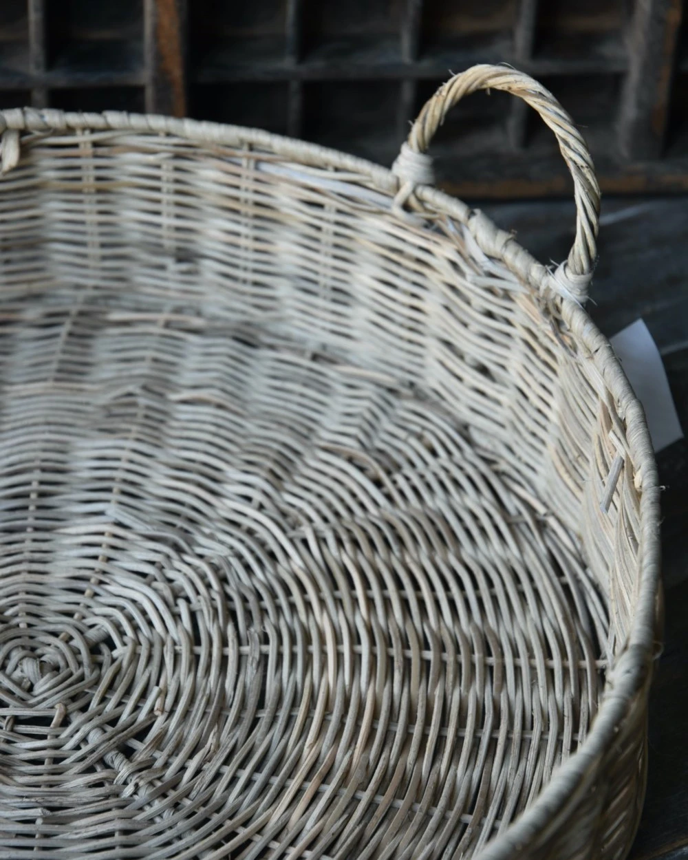 Rond Grijzig Rotan Dienblad Met Hengsels, IB Laursen 6 Rond Grijzig Rotan Dienblad Met Hengsels, IB Laursen - Afbeelding 4