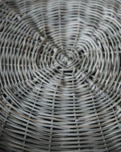 Rond Grijzig Rotan Dienblad Met Hengsels, IB Laursen 15 Rond Grijzig Rotan Dienblad Met Hengsels, IB Laursen -Ib Laursen rond grijzig rotan dienblad met hengsels ib laursen 1 5