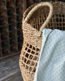 Ronde Mand Met Opgewerkte Structuur Middel Met Handvaten, IB Laursen -Ib Laursen ronde mand met opgewerkte structuur middel met handvaten ib laursen 3