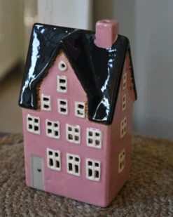 Theelicht Pakhuis Nyhavn Roze Met Zwart Dak, IB Laursen