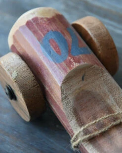 Unieke Rode Houten Race Auto Met Een Blauw Nr 70, IB Laursen -Ib Laursen unieke rode houten race auto met een blauw nr 70 ib laursen 3