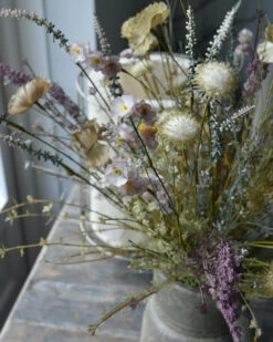 Veldboeket In Pastel Groenen, Lila, Paars En Taupe, 'zijdebloemen' 15 Veldboeket In Pastel Groenen, Lila, Paars En Taupe, 'zijdebloemen' -Ib Laursen veldboeket in pastel paars zijdebloemen 1 5