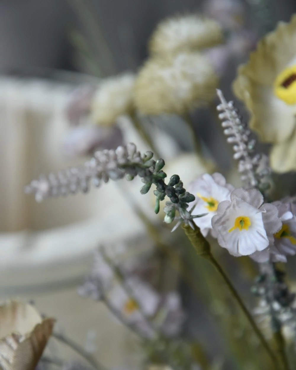 Veldboeket In Pastel Groenen, Lila, Paars En Taupe, 'zijdebloemen' 9 Veldboeket In Pastel Groenen, Lila, Paars En Taupe, 'zijdebloemen' - Afbeelding 7
