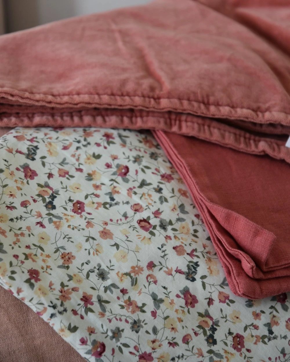 Vrolijke Bloemetjes Kussenhoes Faded Rose En Cream, IB Laursen 4 Vrolijke Bloemetjes Kussenhoes Faded Rose En Cream, IB Laursen - Afbeelding 2