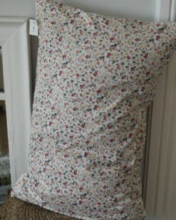 Vrolijke Bloemetjes Kussenhoes Faded Rose En Cream, IB Laursen