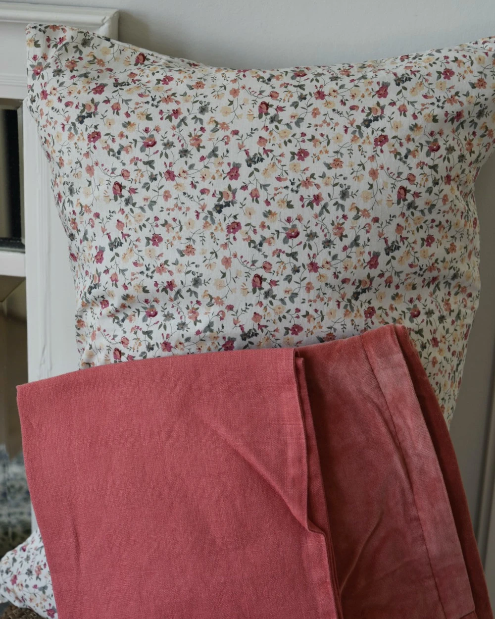 Vrolijke Bloemetjes Kussenhoes Faded Rose En Cream, IB Laursen 7 Vrolijke Bloemetjes Kussenhoes Faded Rose En Cream, IB Laursen - Afbeelding 5