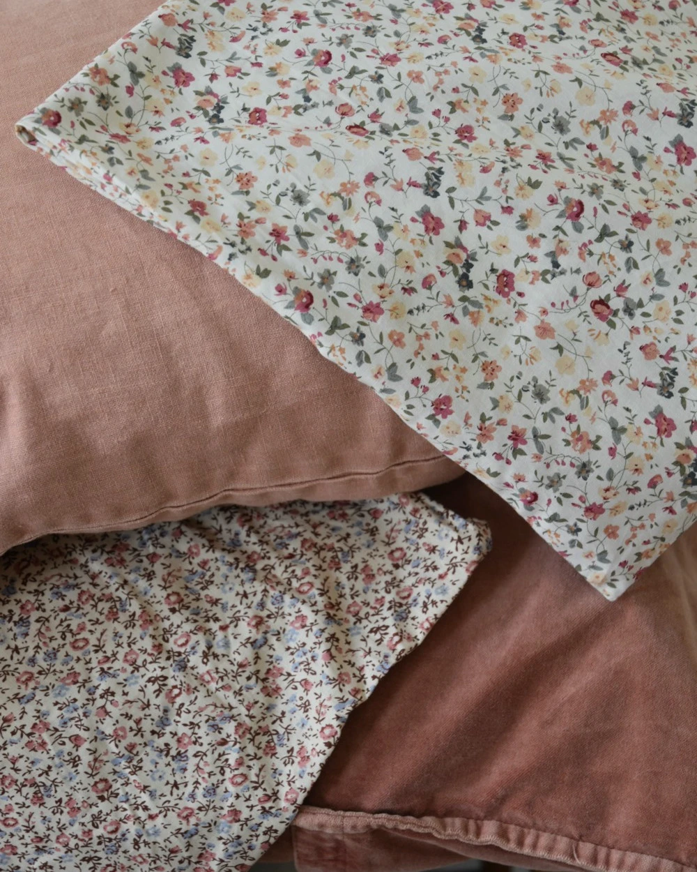 Vrolijke Bloemetjes Kussenhoes Faded Rose En Cream, IB Laursen 9 Vrolijke Bloemetjes Kussenhoes Faded Rose En Cream, IB Laursen - Afbeelding 7