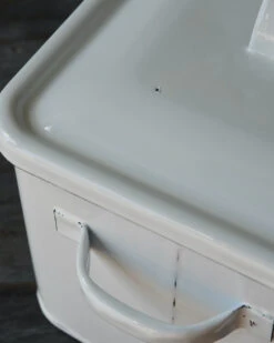 Wit Emaille Brood Trommel Met Oren En Deksel, IB Laursen 10 Wit Emaille Brood Trommel Met Oren En Deksel, IB Laursen -Ib Laursen wit emaille brood trommel met oren en deksel ib laursen 2