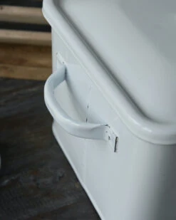 Wit Emaille Brood Trommel Met Oren En Deksel, IB Laursen 11 Wit Emaille Brood Trommel Met Oren En Deksel, IB Laursen -Ib Laursen wit emaille brood trommel met oren en deksel ib laursen 3