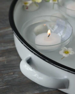 Wit Emaille Schaal Met Twee Handvaten En Zwarte Rand, IB Laursen 11 Wit Emaille Schaal Met Twee Handvaten En Zwarte Rand, IB Laursen -Ib Laursen wit emaille schaal met twee handvaten en zwarte rand ib laursen 2