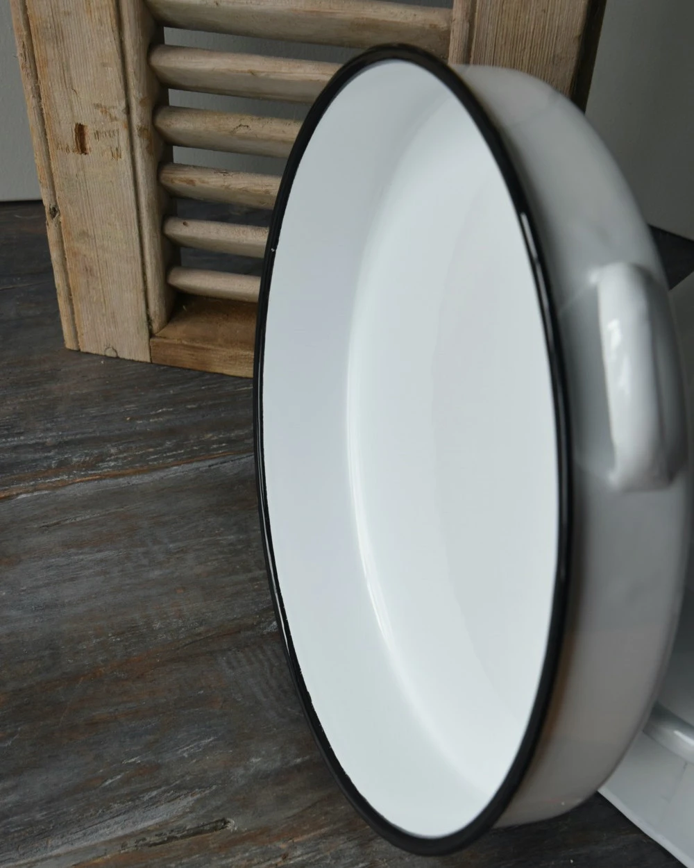 Wit Emaille Schaal Met Twee Handvaten En Zwarte Rand, IB Laursen 6 Wit Emaille Schaal Met Twee Handvaten En Zwarte Rand, IB Laursen - Afbeelding 4