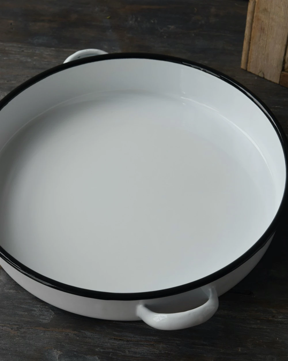 Wit Emaille Schaal Met Twee Handvaten En Zwarte Rand, IB Laursen 8 Wit Emaille Schaal Met Twee Handvaten En Zwarte Rand, IB Laursen - Afbeelding 6