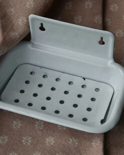 Wit Emaille Zeep Schaaltje Met Uitdruip Inleg, IB Laursen 10 Wit Emaille Zeep Schaaltje Met Uitdruip Inleg, IB Laursen -Ib Laursen wit emaille zeep schaaltje met uitdruip inleg ib laursen 2